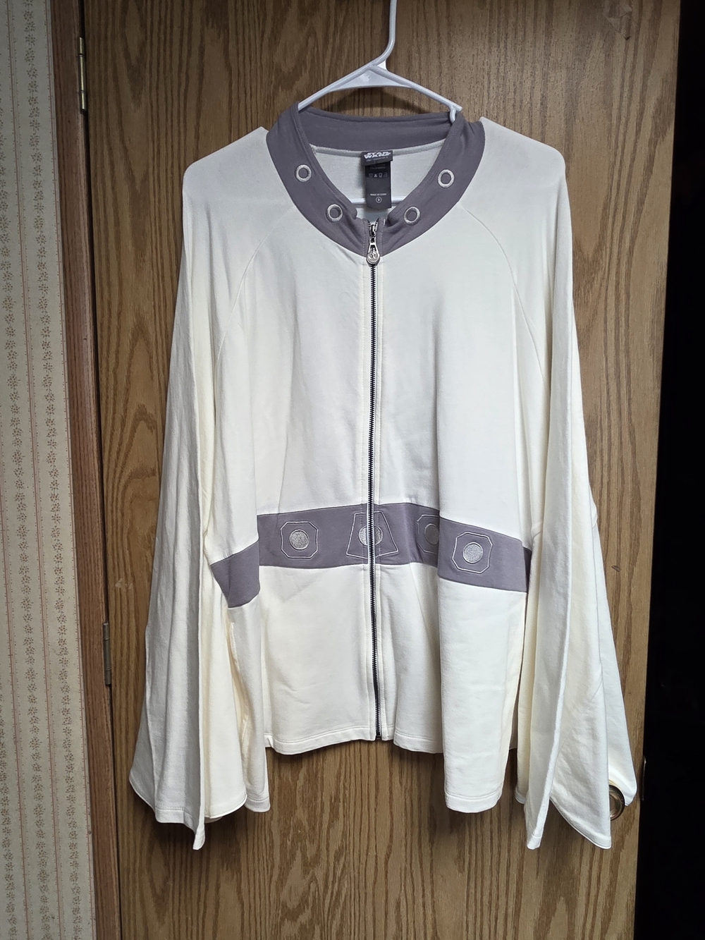 Star Wars Princess Leia Cream Jacket/Capelet with Gray Trim and Grommet Details